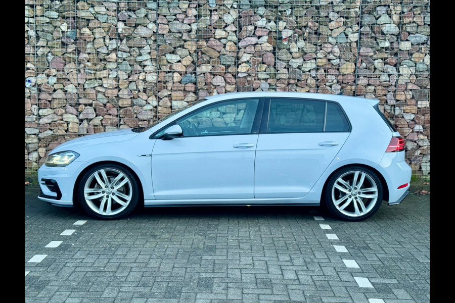 Volkswagen Golf 1.5 TSI Highline Business R-LINE