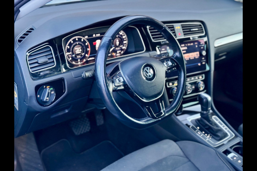 Volkswagen Golf 1.5 TSI Highline Business R-LINE