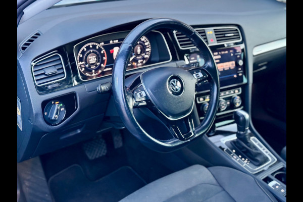 Volkswagen Golf 1.5 TSI Highline Business R-LINE