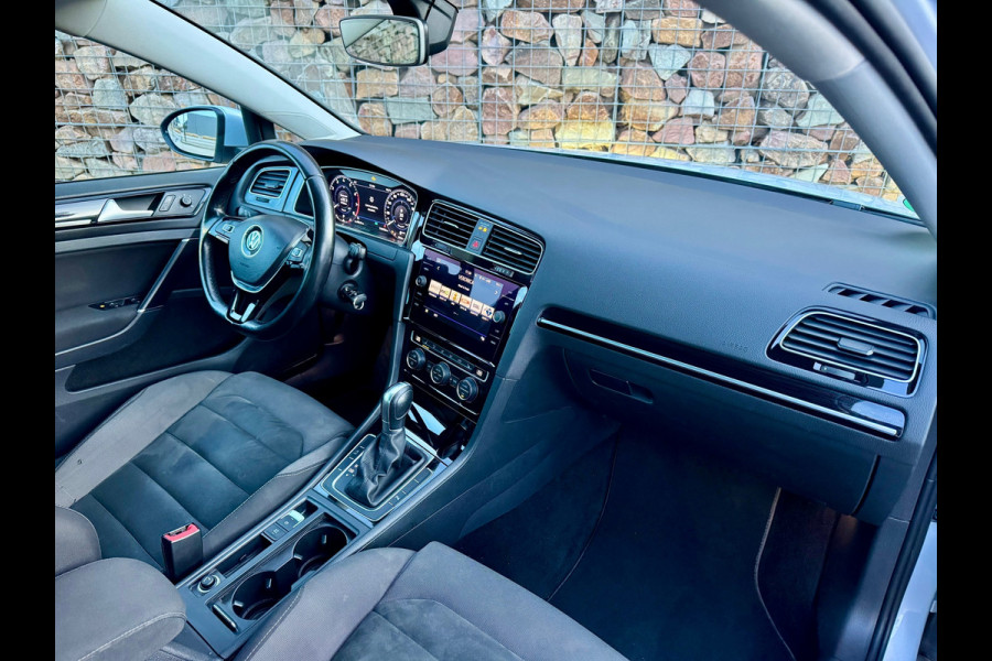 Volkswagen Golf 1.5 TSI Highline Business R-LINE