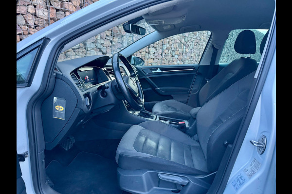 Volkswagen Golf 1.5 TSI Highline Business R-LINE