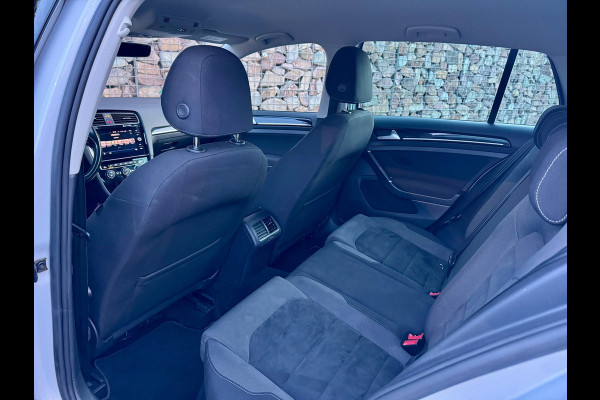 Volkswagen Golf 1.5 TSI Highline Business R-LINE