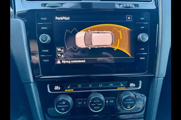 Volkswagen Golf 1.5 TSI Highline Business R-LINE