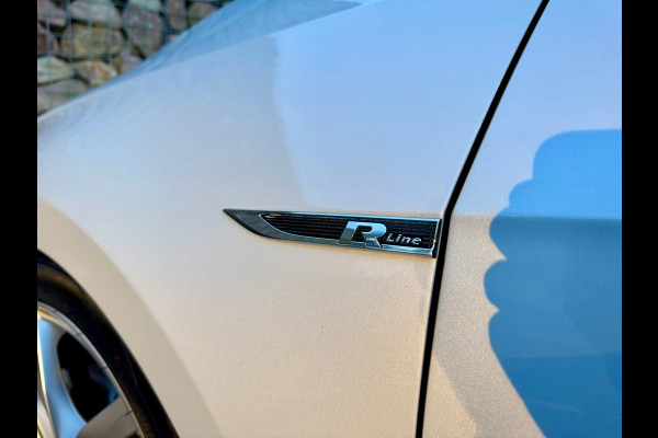 Volkswagen Golf 1.5 TSI Highline Business R-LINE