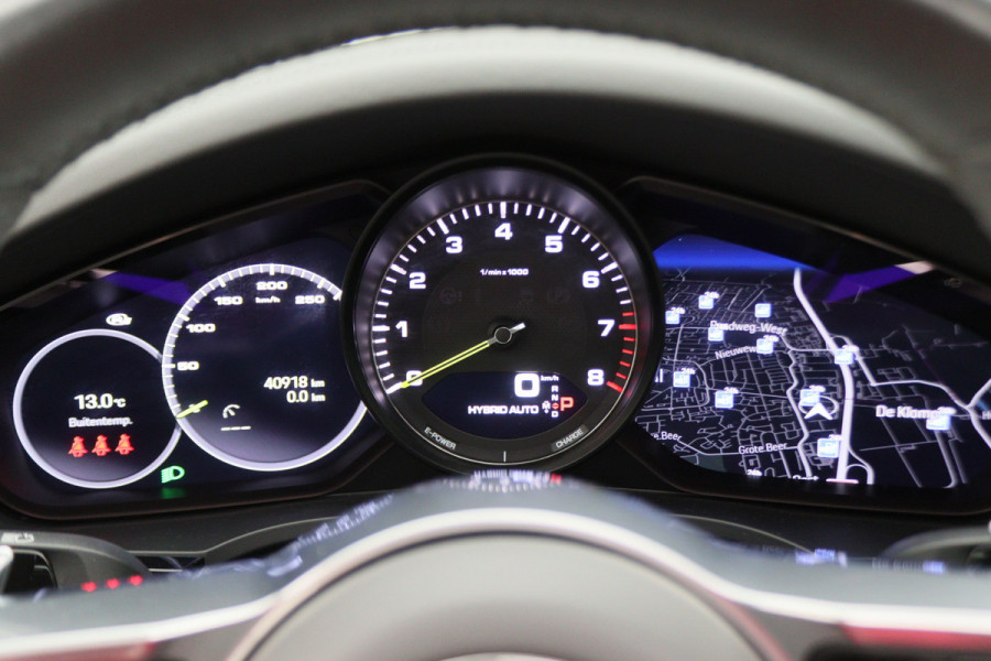 Porsche Cayenne 3.0 E-Hybrid Platinum Edition Sport Chrono Plus, Panoramadak, Luchtvering, Trekhaak, BOSE, 21"