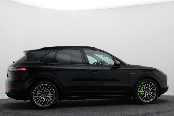 Porsche Cayenne 3.0 E-Hybrid Platinum Edition Sport Chrono Plus, Panoramadak, Luchtvering, Trekhaak, BOSE, 21"