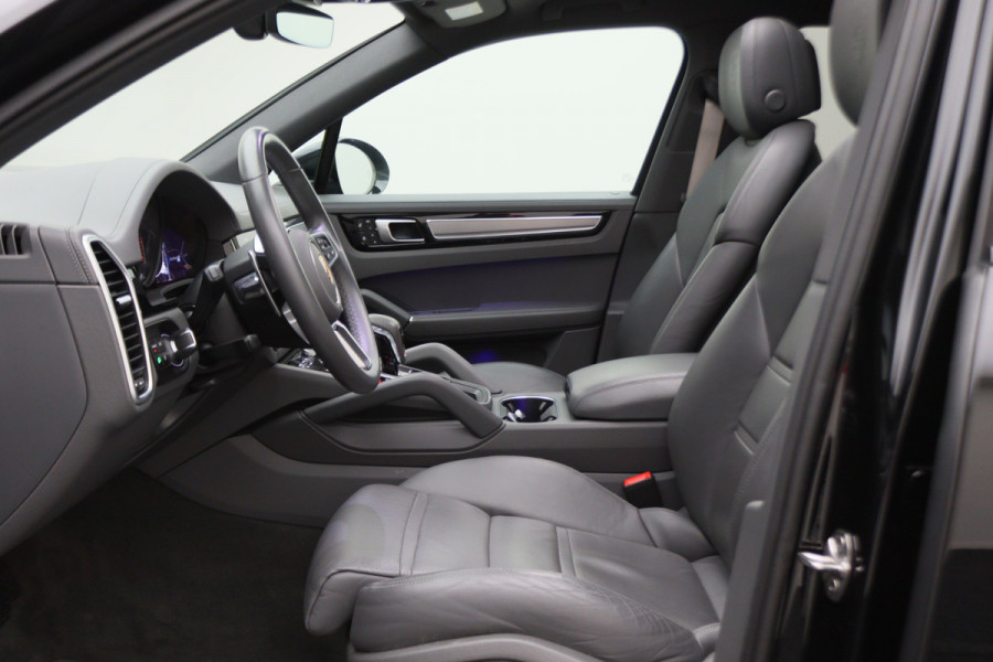 Porsche Cayenne 3.0 E-Hybrid Platinum Edition Sport Chrono Plus, Panoramadak, Luchtvering, Trekhaak, BOSE, 21"