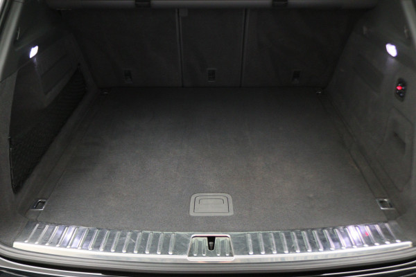 Porsche Cayenne 3.0 E-Hybrid Platinum Edition Sport Chrono Plus, Panoramadak, Luchtvering, Trekhaak, BOSE, 21"