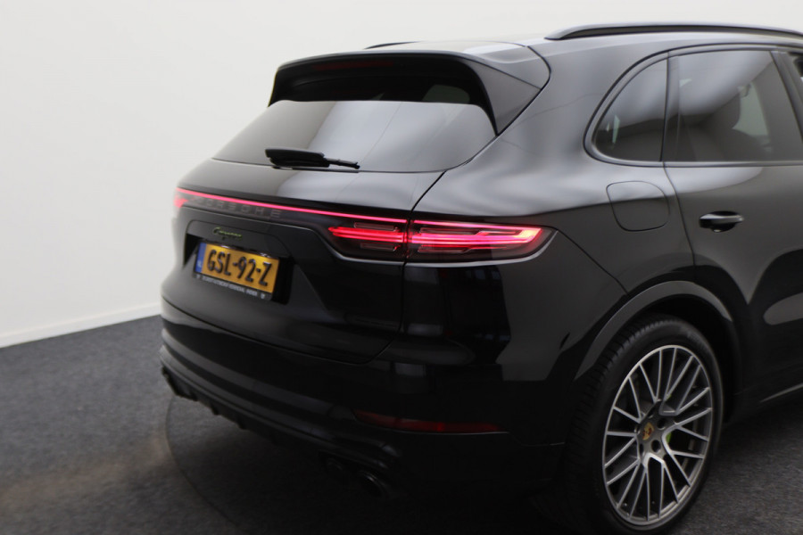 Porsche Cayenne 3.0 E-Hybrid Platinum Edition Sport Chrono Plus, Panoramadak, Luchtvering, Trekhaak, BOSE, 21"