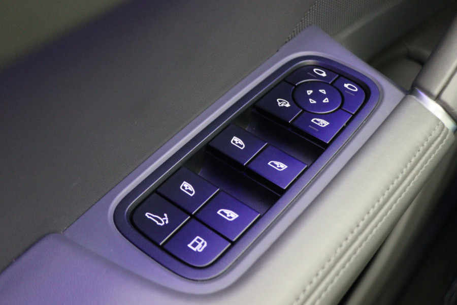 Porsche Cayenne 3.0 E-Hybrid Platinum Edition Sport Chrono Plus, Panoramadak, Luchtvering, Trekhaak, BOSE, 21"