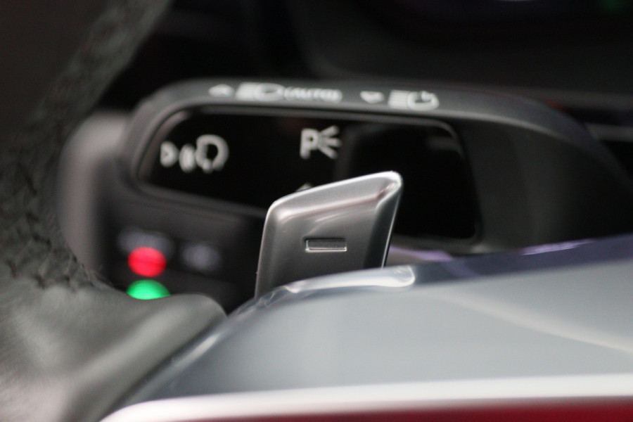 Porsche Cayenne 3.0 E-Hybrid Platinum Edition Sport Chrono Plus, Panoramadak, Luchtvering, Trekhaak, BOSE, 21"