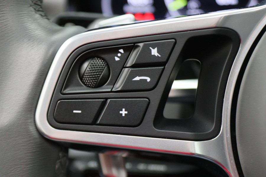 Porsche Cayenne 3.0 E-Hybrid Platinum Edition Sport Chrono Plus, Panoramadak, Luchtvering, Trekhaak, BOSE, 21"