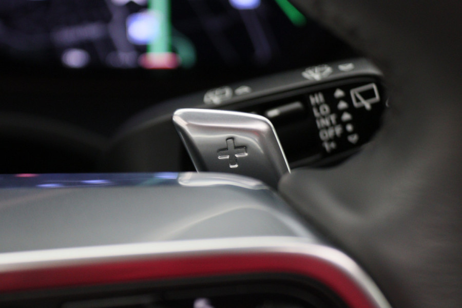 Porsche Cayenne 3.0 E-Hybrid Platinum Edition Sport Chrono Plus, Panoramadak, Luchtvering, Trekhaak, BOSE, 21"