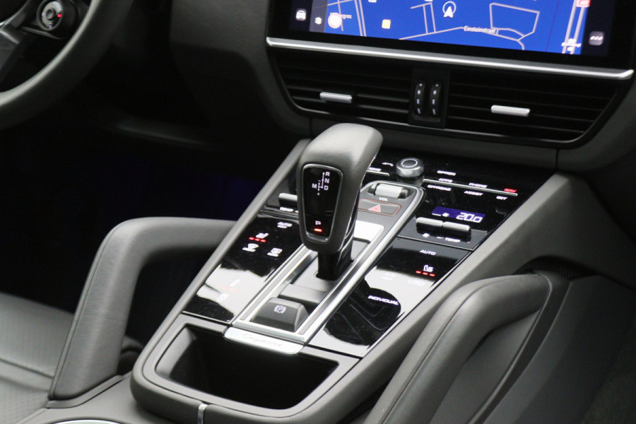 Porsche Cayenne 3.0 E-Hybrid Platinum Edition Sport Chrono Plus, Panoramadak, Luchtvering, Trekhaak, BOSE, 21"