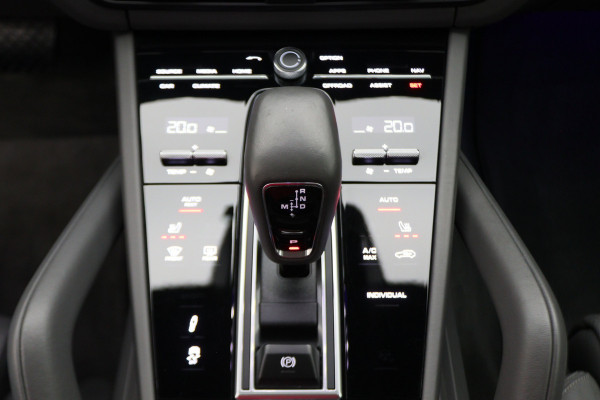 Porsche Cayenne 3.0 E-Hybrid Platinum Edition Sport Chrono Plus, Panoramadak, Luchtvering, Trekhaak, BOSE, 21"