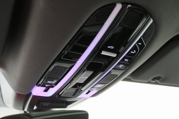 Porsche Cayenne 3.0 E-Hybrid Platinum Edition Sport Chrono Plus, Panoramadak, Luchtvering, Trekhaak, BOSE, 21"