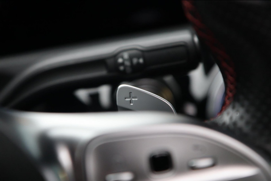 Mercedes-Benz A-Klasse A250 AMG / PANO / KEYLESS / ACC / CAMERA / DODEHOEK