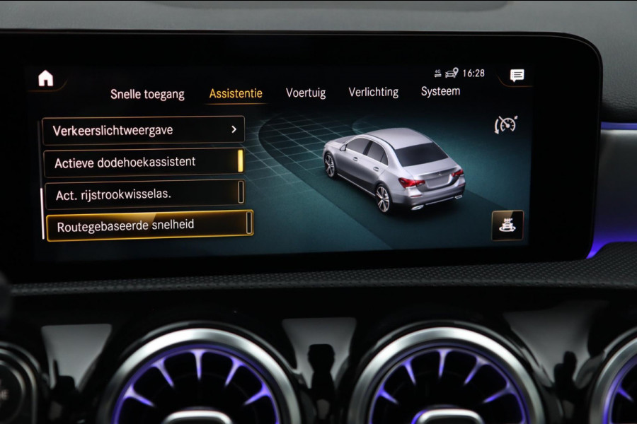 Mercedes-Benz A-Klasse A250 AMG / PANO / KEYLESS / ACC / CAMERA / DODEHOEK