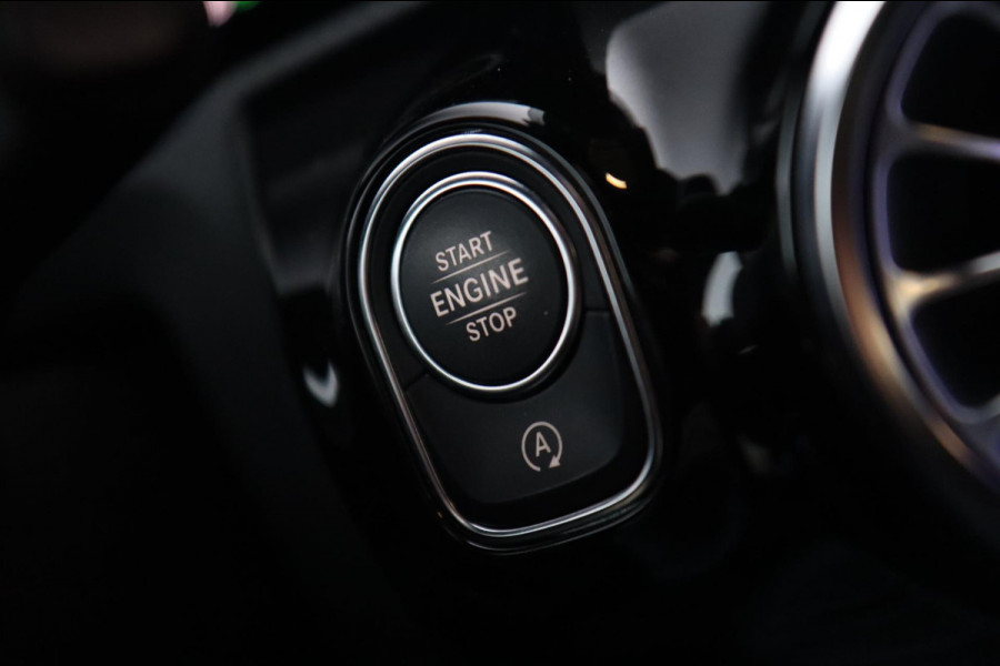 Mercedes-Benz A-Klasse A250 AMG / PANO / KEYLESS / ACC / CAMERA / DODEHOEK