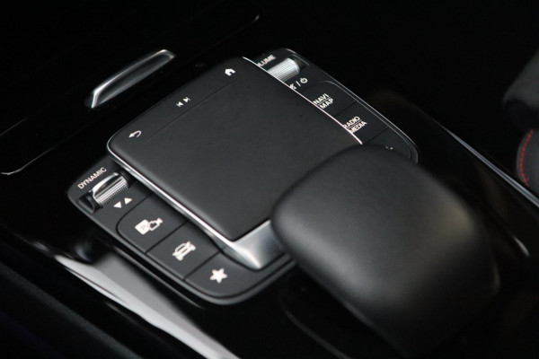 Mercedes-Benz A-Klasse A250 AMG / PANO / KEYLESS / ACC / CAMERA / DODEHOEK