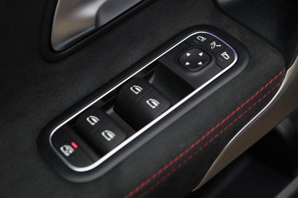 Mercedes-Benz A-Klasse A250 AMG / PANO / KEYLESS / ACC / CAMERA / DODEHOEK