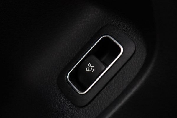 Mercedes-Benz A-Klasse A250 AMG / PANO / KEYLESS / ACC / CAMERA / DODEHOEK