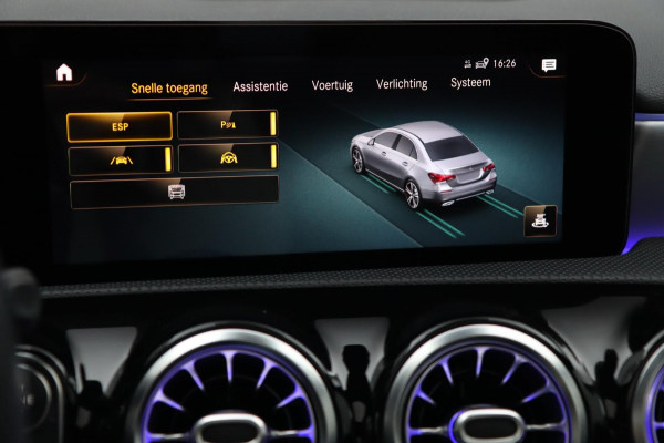 Mercedes-Benz A-Klasse A250 AMG / PANO / KEYLESS / ACC / CAMERA / DODEHOEK