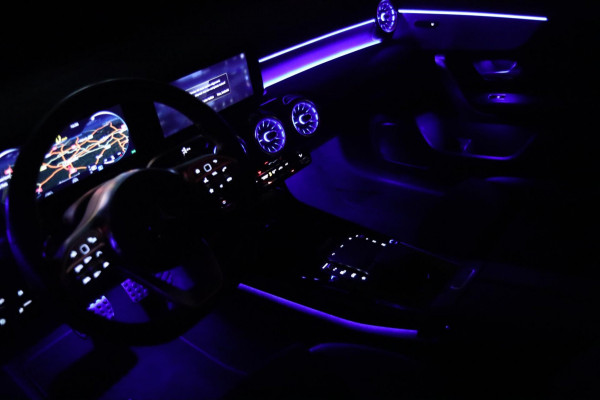 Mercedes-Benz A-Klasse A250 AMG / PANO / KEYLESS / ACC / CAMERA / DODEHOEK