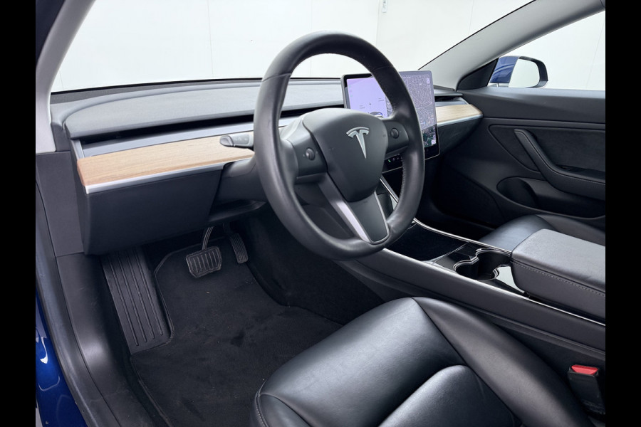 Tesla Model 3 Long Range AWD 75kWh Lmv 19" AutoPilot Leder Panoramadak Adaptive-Cruise Camera's Elektr.-Stuur+Stoelen+Spiegels+Geheugen+Easy-E Navi LED DAB Voorverwarmen interieur Keyless One-Pedal-Drive 4WD Origineel Nederlandse Auto Fabrieksgarantie op Accu en Motor tot 10-09-2027/192.00km