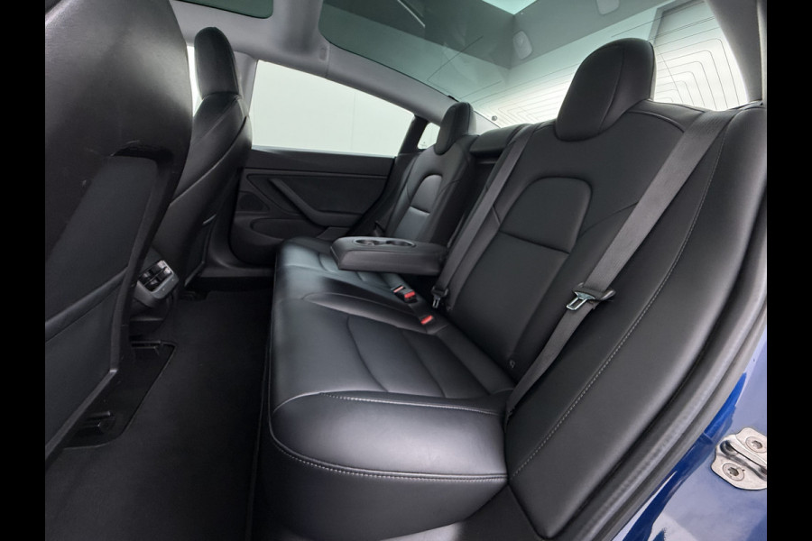 Tesla Model 3 Long Range AWD 75kWh Lmv 19" AutoPilot Leder Panoramadak Adaptive-Cruise Camera's Elektr.-Stuur+Stoelen+Spiegels+Geheugen+Easy-E Navi LED DAB Voorverwarmen interieur Keyless One-Pedal-Drive 4WD Origineel Nederlandse Auto Fabrieksgarantie op Accu en Motor tot 10-09-2027/192.00km