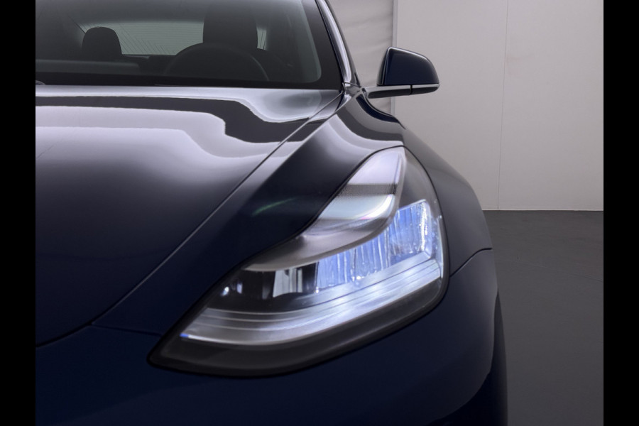 Tesla Model 3 Long Range AWD 75kWh Lmv 19" AutoPilot Leder Panoramadak Adaptive-Cruise Camera's Elektr.-Stuur+Stoelen+Spiegels+Geheugen+Easy-E Navi LED DAB Voorverwarmen interieur Keyless One-Pedal-Drive 4WD Origineel Nederlandse Auto Fabrieksgarantie op Accu en Motor tot 10-09-2027/192.00km