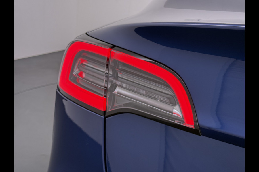Tesla Model 3 Long Range AWD 75kWh Lmv 19" AutoPilot Leder Panoramadak Adaptive-Cruise Camera's Elektr.-Stuur+Stoelen+Spiegels+Geheugen+Easy-E Navi LED DAB Voorverwarmen interieur Keyless One-Pedal-Drive 4WD Origineel Nederlandse Auto Fabrieksgarantie op Accu en Motor tot 10-09-2027/192.00km