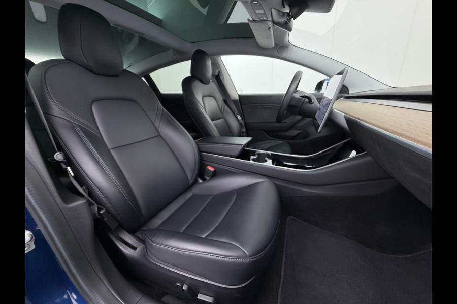 Tesla Model 3 Long Range AWD 75kWh Lmv 19" AutoPilot Leder Panoramadak Adaptive-Cruise Camera's Elektr.-Stuur+Stoelen+Spiegels+Geheugen+Easy-E Navi LED DAB Voorverwarmen interieur Keyless One-Pedal-Drive 4WD Origineel Nederlandse Auto Fabrieksgarantie op Accu en Motor tot 10-09-2027/192.00km