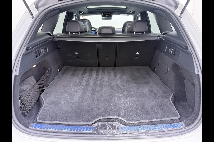 Mercedes-Benz GLC GLC 300 e 4M AMG Line | Achterasbesturing Luchtvering Trekhaak Burmester Distronic