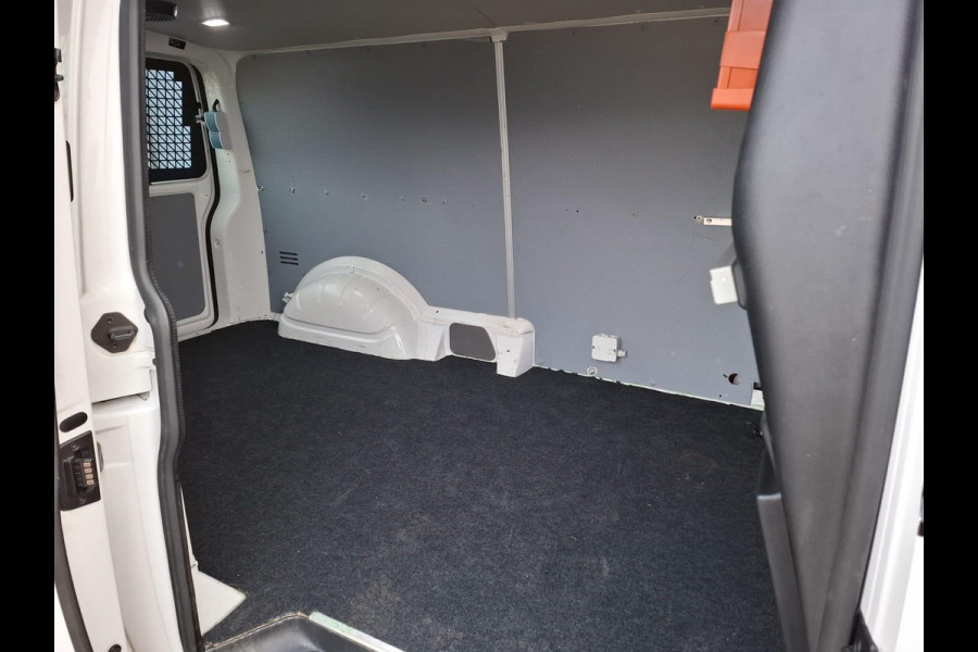 Volkswagen Transporter 2.0 TDI L2H1 30 Comfortline AIRCO / CRUISE CONTROLE / EURO 6