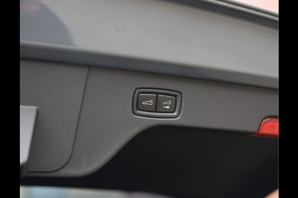 Porsche Macan Turbo 100 kWh | Sport Chrono - Pano - Pas. Display
