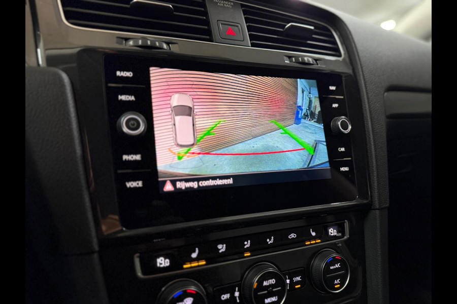 Volkswagen Golf 1.5 TSI | Black Style | Virtual | LED | ACC | Camera | Multimedia | Clima | Sportonderstel | Trekhaak | NAP |