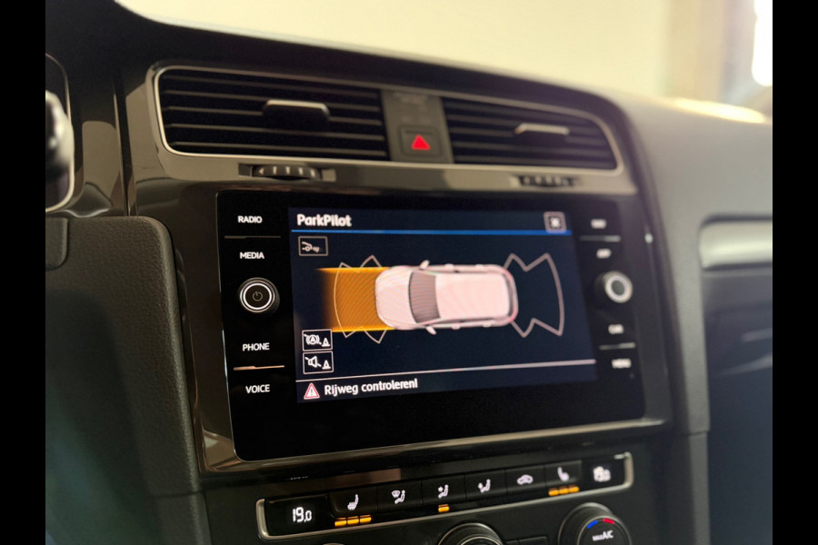Volkswagen Golf 1.5 TSI | Black Style | Virtual | LED | ACC | Camera | Multimedia | Clima | Sportonderstel | Trekhaak | NAP |