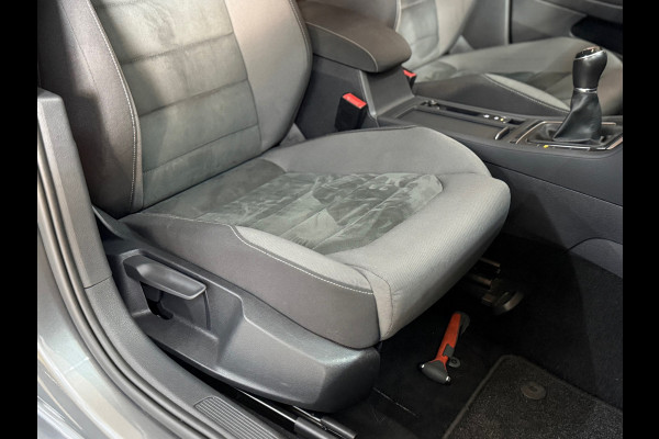 Volkswagen Golf 1.5 TSI | Black Style | Virtual | LED | ACC | Camera | Multimedia | Clima | Sportonderstel | Trekhaak | NAP |