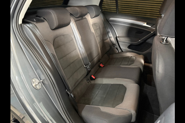 Volkswagen Golf 1.5 TSI | Black Style | Virtual | LED | ACC | Camera | Multimedia | Clima | Sportonderstel | Trekhaak | NAP |