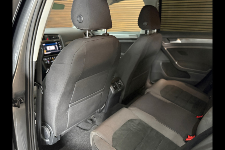 Volkswagen Golf 1.5 TSI | Black Style | Virtual | LED | ACC | Camera | Multimedia | Clima | Sportonderstel | Trekhaak | NAP |