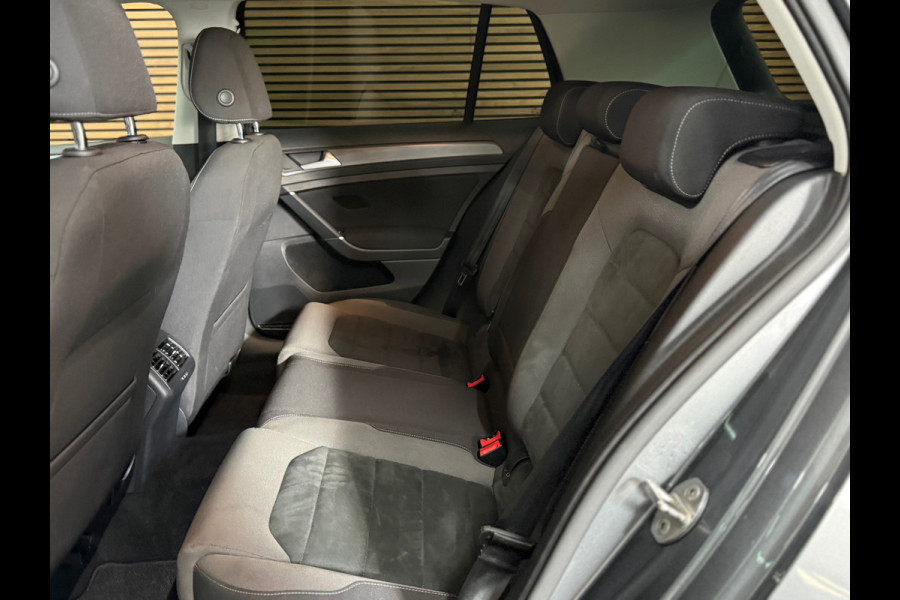 Volkswagen Golf 1.5 TSI | Black Style | Virtual | LED | ACC | Camera | Multimedia | Clima | Sportonderstel | Trekhaak | NAP |