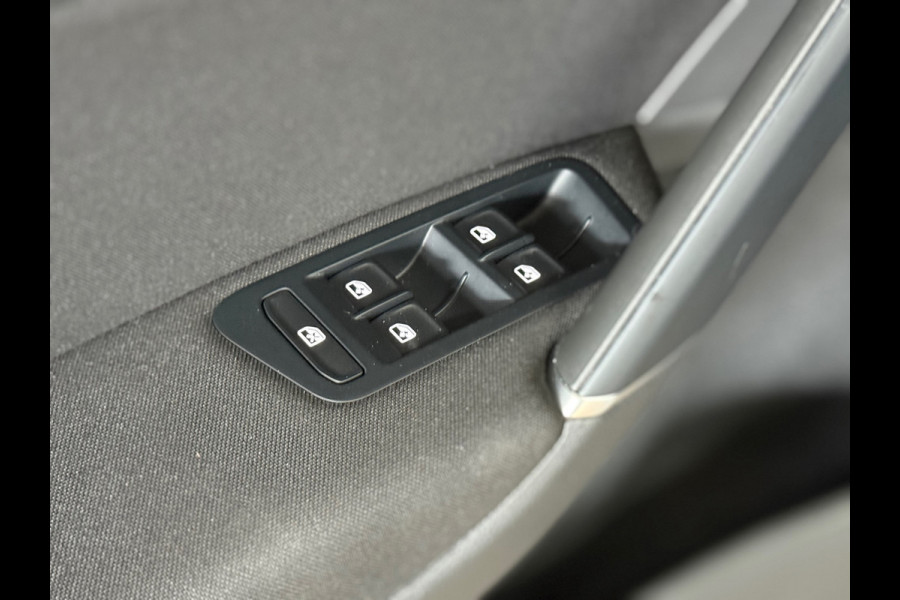 Volkswagen Golf 1.5 TSI | Black Style | Virtual | LED | ACC | Camera | Multimedia | Clima | Sportonderstel | Trekhaak | NAP |