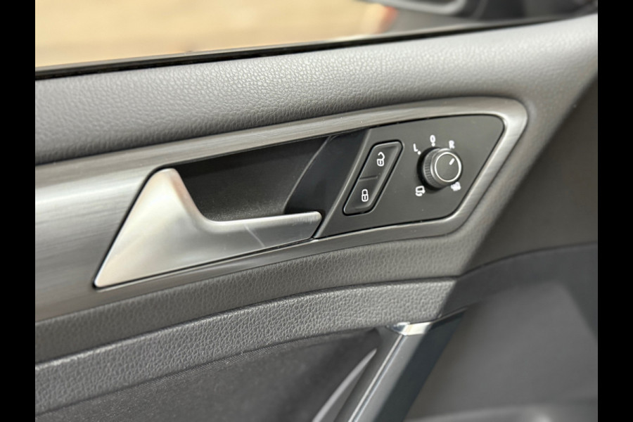 Volkswagen Golf 1.5 TSI | Black Style | Virtual | LED | ACC | Camera | Multimedia | Clima | Sportonderstel | Trekhaak | NAP |