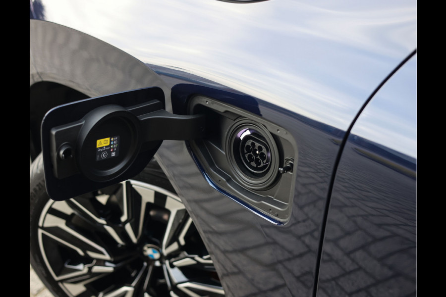 BMW X3 30e xDrive | Pano - Trekhaak - HUD