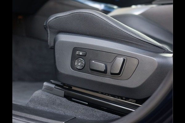 BMW X3 30e xDrive | Pano - Trekhaak - HUD