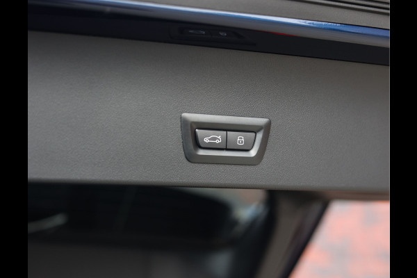 BMW X3 30e xDrive | Pano - Trekhaak - HUD
