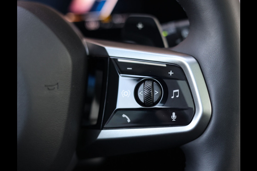 BMW X3 30e xDrive | Pano - Trekhaak - HUD