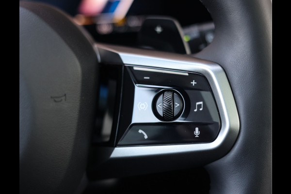 BMW X3 30e xDrive | Pano - Trekhaak - HUD