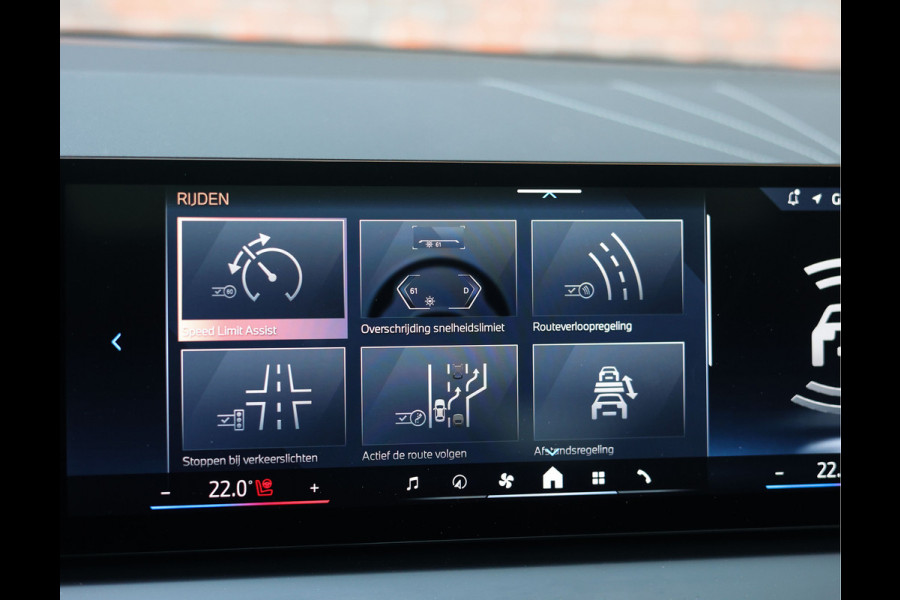 BMW X3 30e xDrive | Pano - Trekhaak - HUD